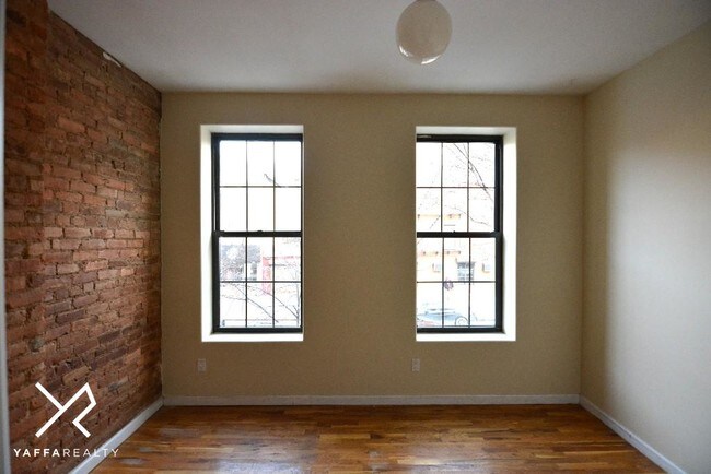 Building Photo - 183 Graham Ave