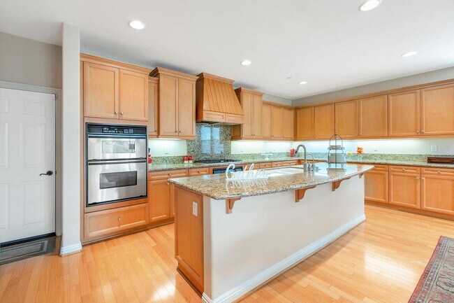 Foto del edificio - 15374 Falcon Crest Ct