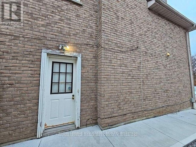 Building Photo - 9 Ridgewood Rd