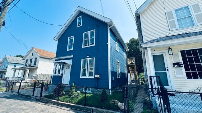 Building Photo - 674 Ogden St
