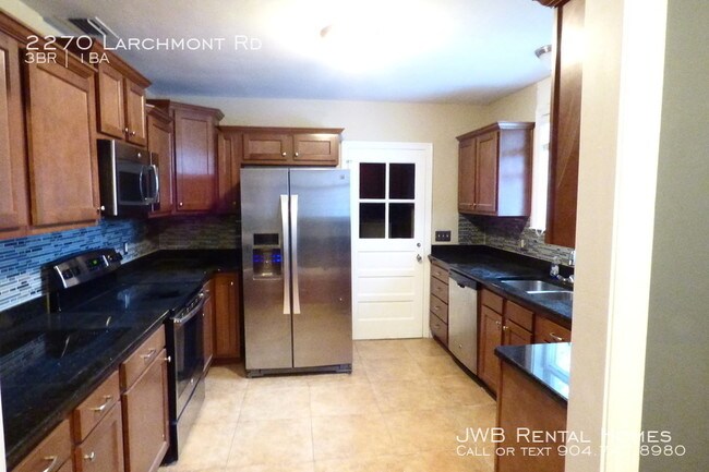 Building Photo - 2270 Larchmont Rd