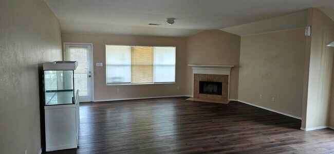 Building Photo - 104 Idlewheat Ln