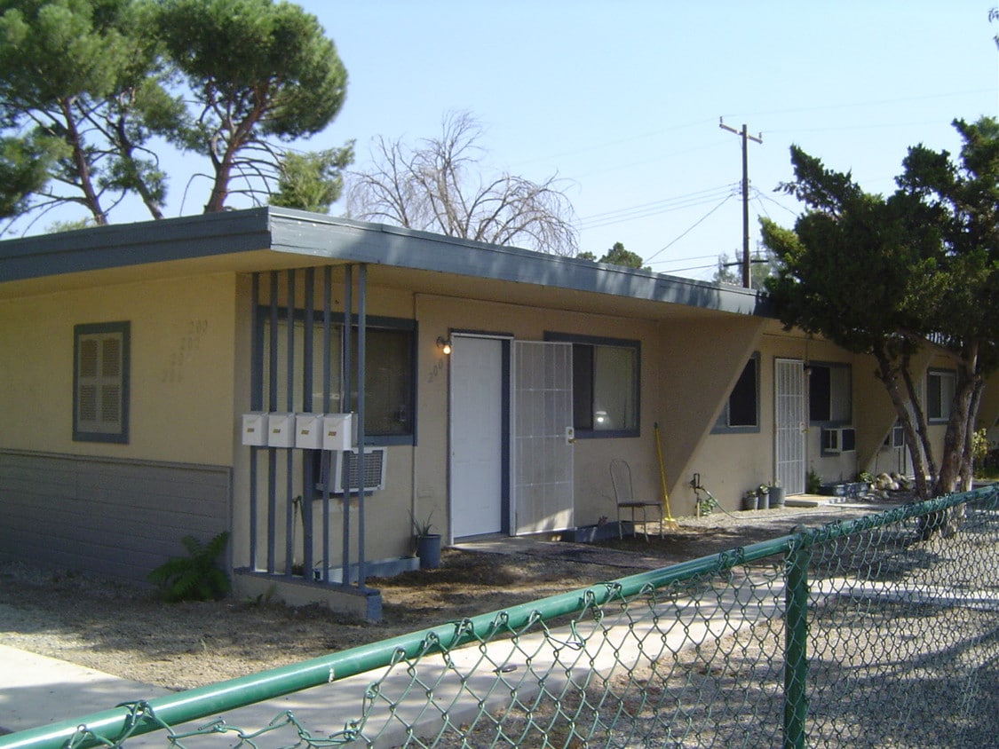 Primary Photo - 200-222 Valley View
