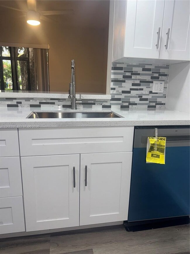 Building Photo - 3183 Coral Lake Dr