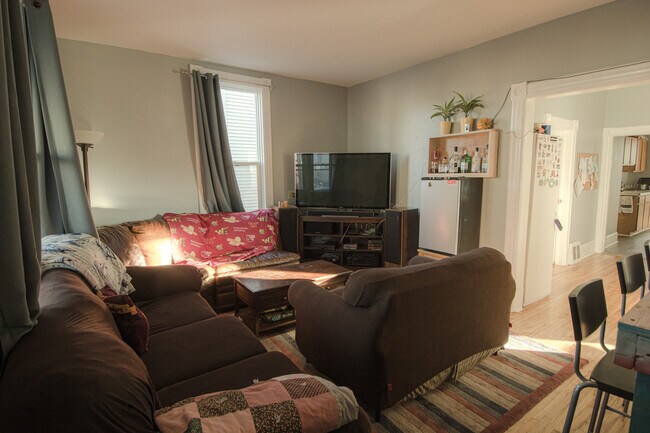 Sala de estar - 1100 15th Ave SE