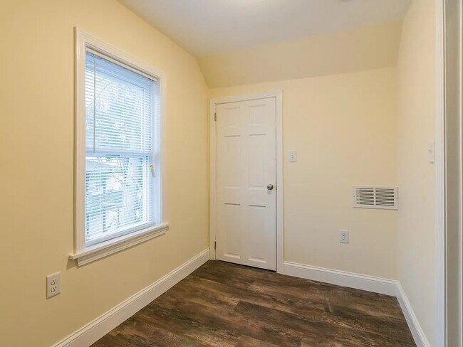 Building Photo - 25 Magdala St