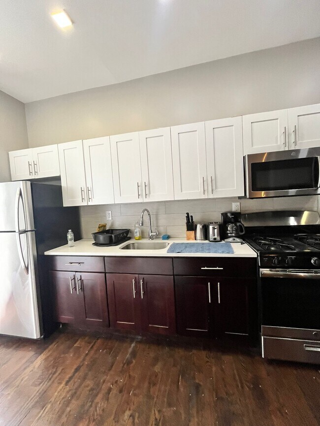 Foto del edificio - 4 Whitman Ave