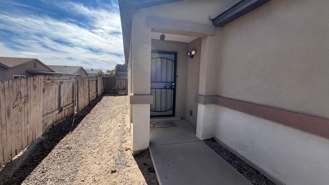 Building Photo - Fabulous 2 bedroom home located near new D...