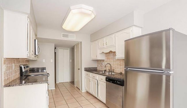 Building Photo - 1820 Culberson Dr