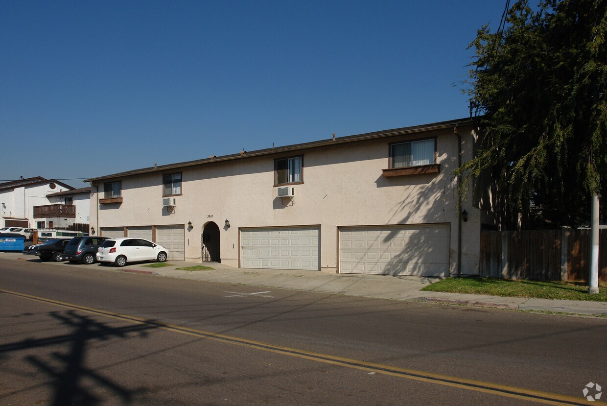 Foto del edificio - 3910 Spring Pl
