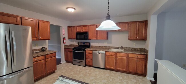 Foto del edificio - Updated 3-Bedroom Townhome in Wilton's Cor...