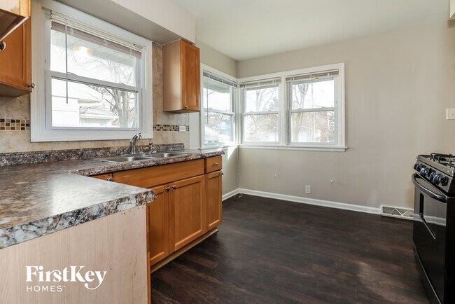 Foto del edificio - 461 Clyde Ave