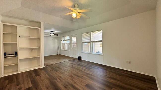 Building Photo - 2703 Sunny Ln