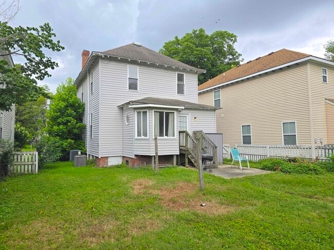 Building Photo - Charming 3-Bedroom Home Near Lakeside Park