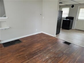 Building Photo - 2983 E Moreland Dr