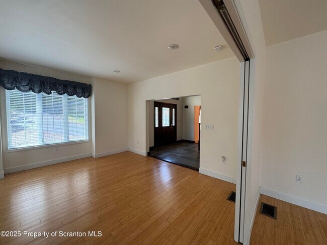 Foto del edificio - 1304 Old Trail Rd