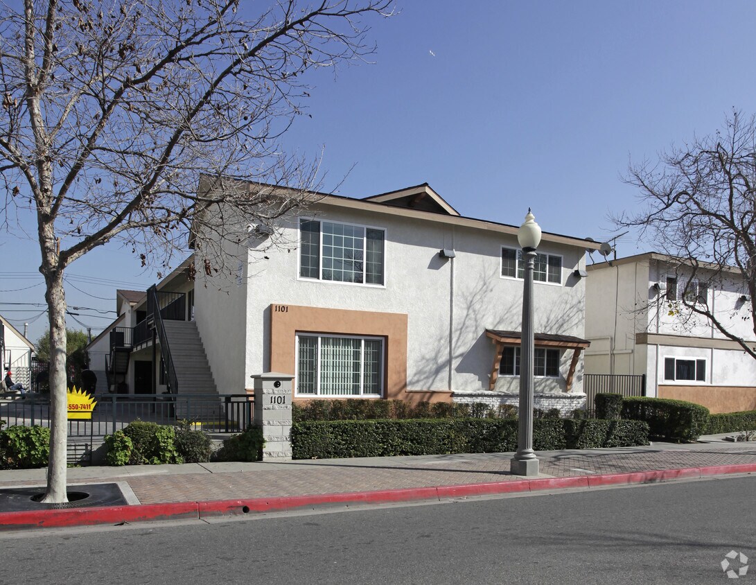 Primary Photo - 1101 S Minnie St