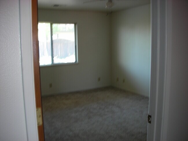 Building Photo - 850 Mission Sierra Ct