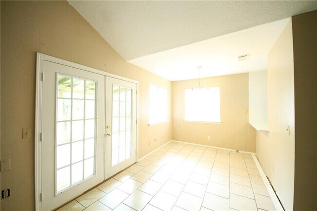 Building Photo - 427 Lake Creek Cir