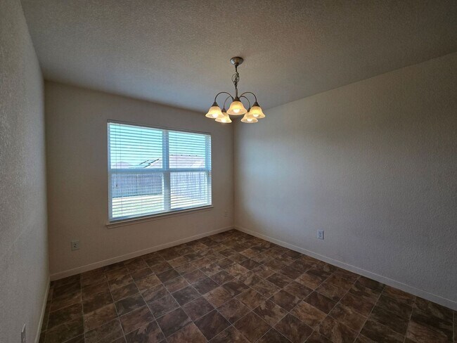 Building Photo - $250 OFF YOUR 1ST FULL MONTH RENT - AVAILABLE NOW!