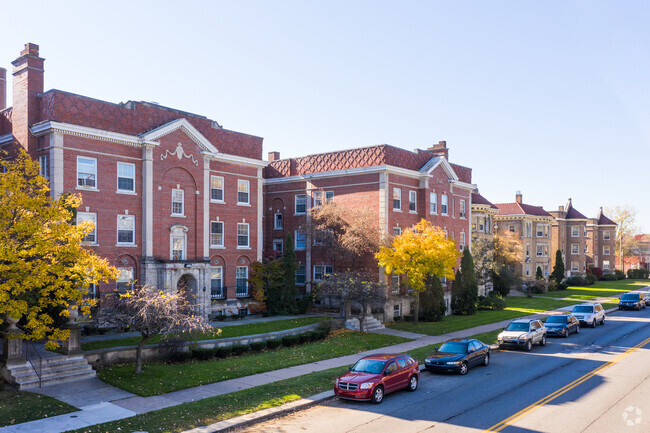 Street Parking Available for Residents - Palmer Park Estates