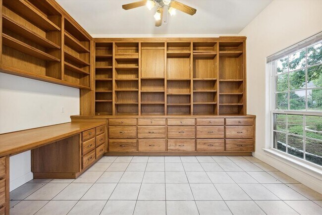 Building Photo - 3601 McNeil Dr