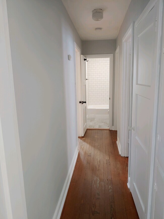 Building Photo - 306 E Washington St