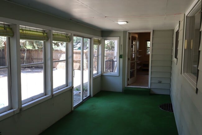 Building Photo - Character, Comfort, and Convenience on Wes...