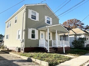 Building Photo - 13 Harrison St