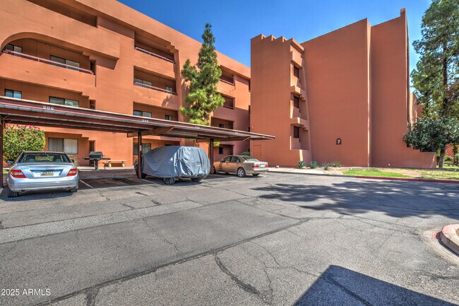 Building Photo - 4303 E Cactus Rd