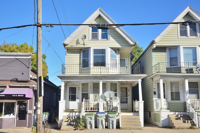 Building Photo - 818-820-820 E Brady St