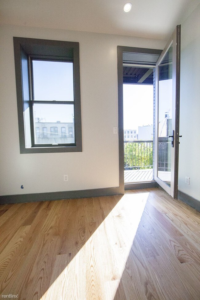 Building Photo - 240 Troutman St