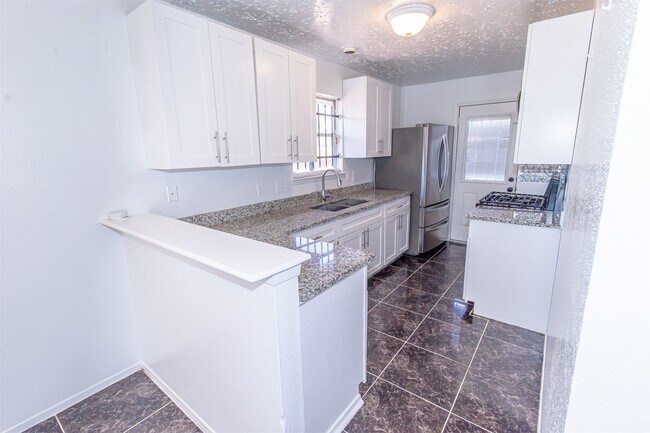 Foto del edificio - 918 Littleport Ln