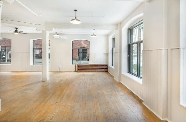 Building Photo - 112 Rue Mcgill