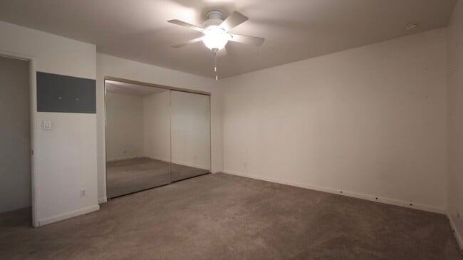 Building Photo - Pet friendly 2 bedroom townhouse