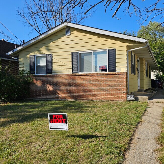 Building Photo - 126 Mossman Ave