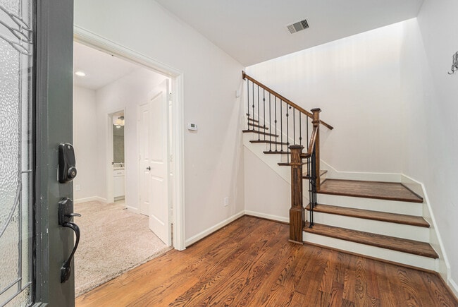 Building Photo - 1404 W 26th St