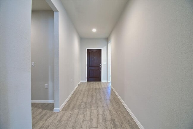 Building Photo - 300 Hanging Star Ln