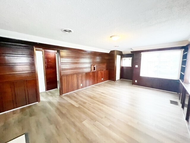 Foto del edificio - 743 N Luett Ave