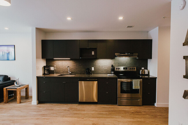 Building Photo - 221 Stradbrook Ave