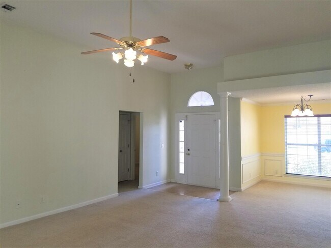 Building Photo - 18 Dianne MacKenzie Way