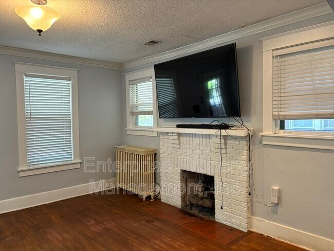 Foto del edificio - 2371 Parkway Pl