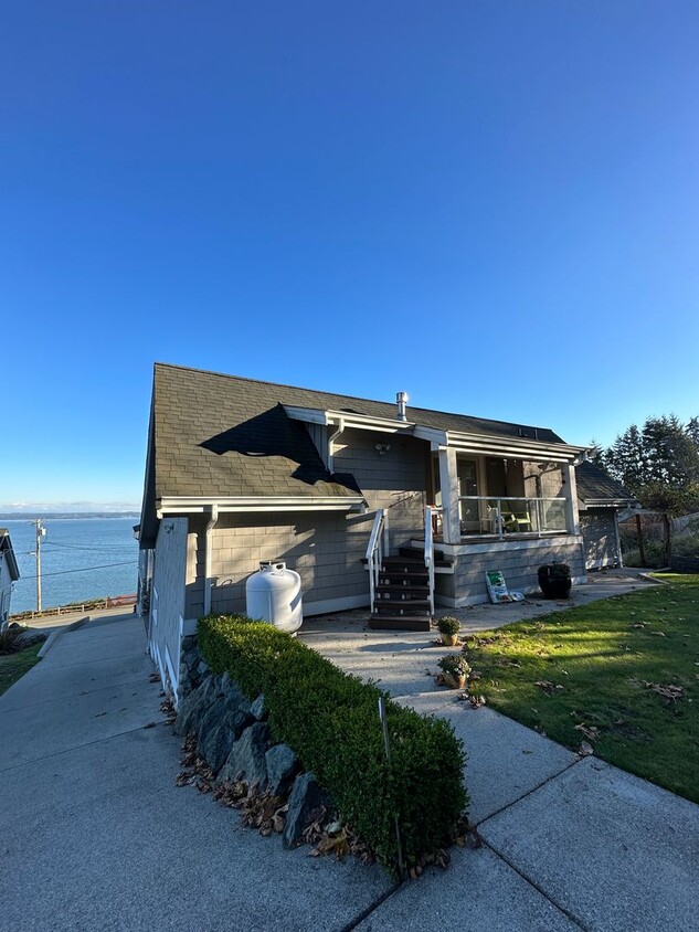 Primary Photo - Beautiful rental in Driftwood shores commu...