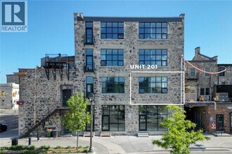 Building Photo - 15 Main St