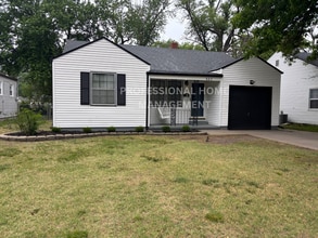 Building Photo - 623 Sylvan Ln