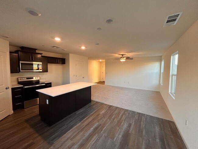 Building Photo - Brand NEW home for rent in Tulare