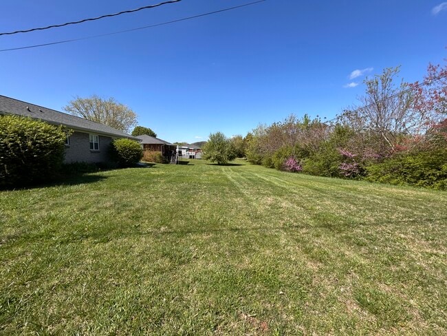 Building Photo - 414 Lee Dr