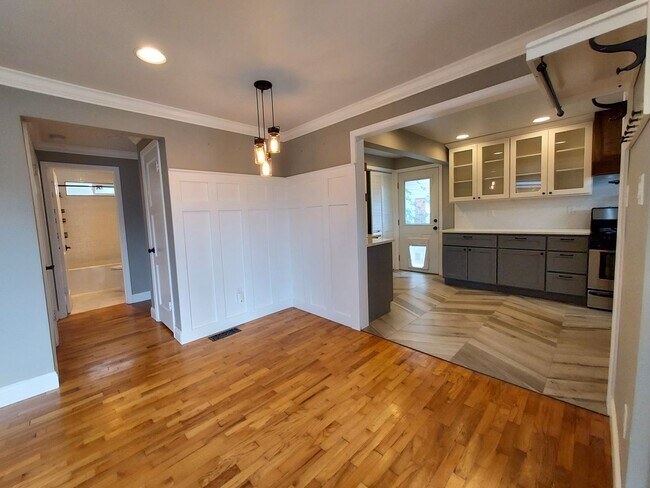 Building Photo - Your New North End Home Awaits!