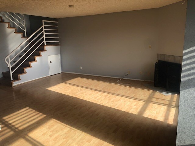Living room w/ fireplace - 654 1st Pl