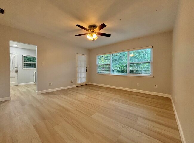 Foto del edificio - 718 E South St